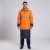 Płaszcz przeciwdeszczowy Hi-Vis Portwest H446 pomarańczowo-granatowy na modelu