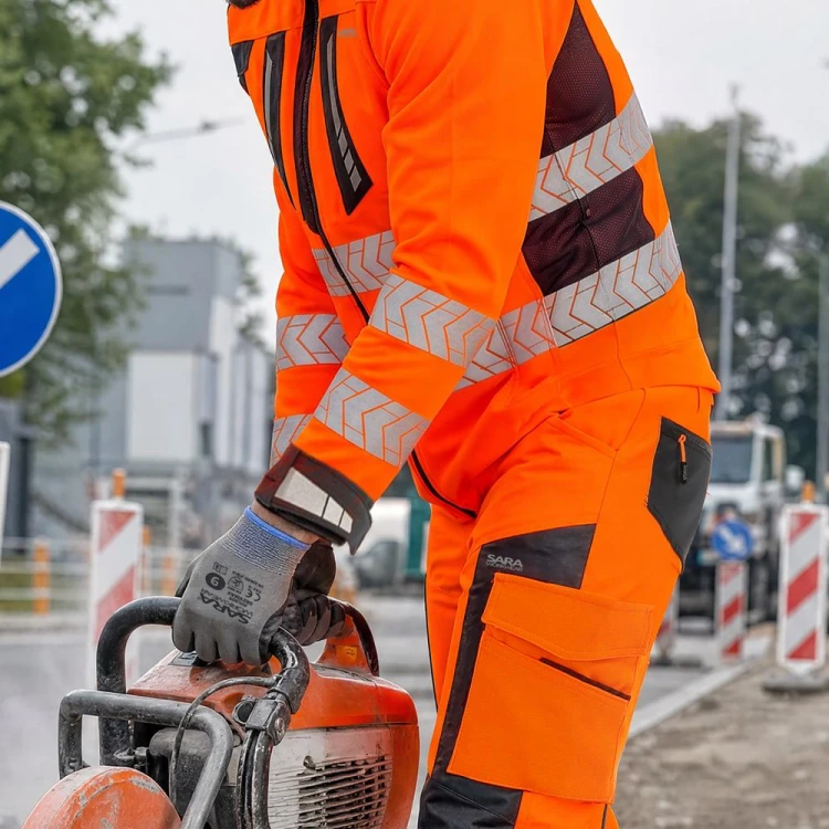 Bluza DROGOWIEC COMFORT pomarańczowa – zdjęcie w użyciu