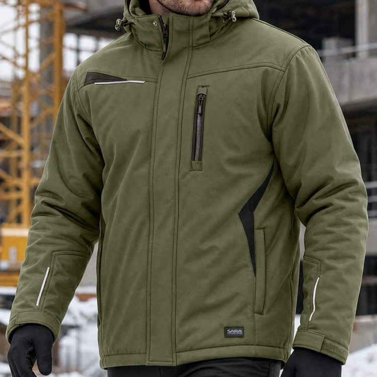 Kurtka COMFORT WINTER oliwkowa zimą – zdjęcie w użyciu