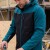 Softshell COMFORT PLUS czarno-petrolowy – zdjęcie w użyciu
