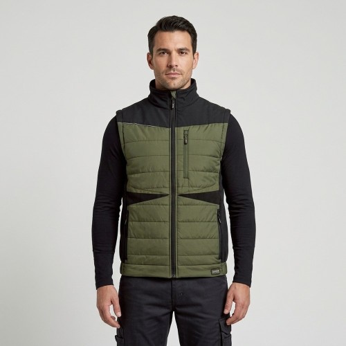 Kamizelka hybrydowa COMFORT PLUS oliwkowo-czarna na modelu