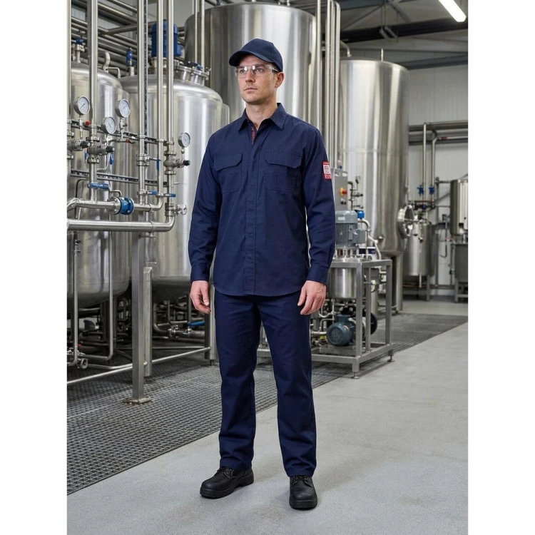 Koszula Portwest FR69 w pracy w zakładzie chemicznym