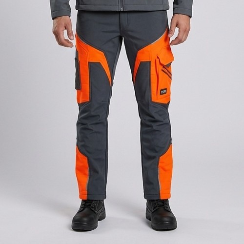 Spodnie softshell COMFORT WINTER grafitowo-pomarańczowe na modelu