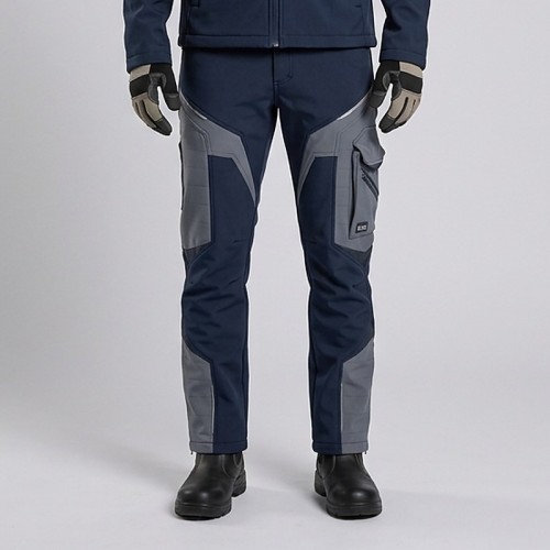 Spodnie softshell COMFORT WINTER granatowo-szare na modelu