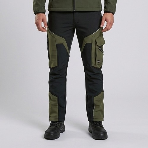 Spodnie softshell COMFORT WINTER czarno-oliwkowe na modelu