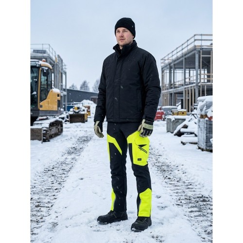 Spodnie COMFORT WINTER czarno-żółte w pracy na budowie zimą