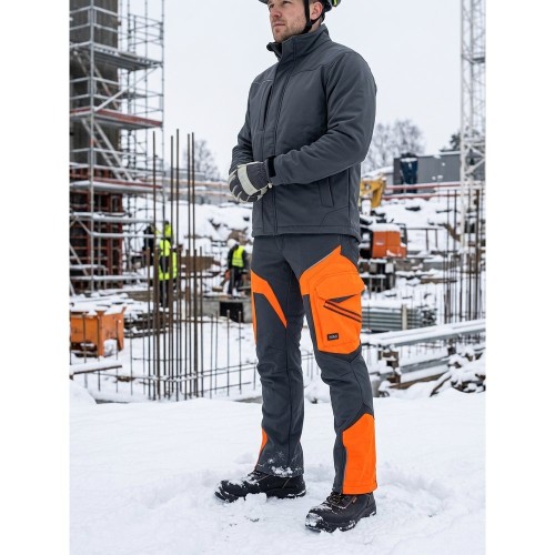 Spodnie COMFORT WINTER grafitowo-pomarańczowe w pracy na budowie zimą