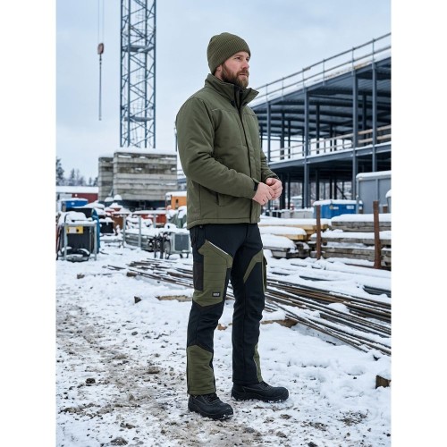 Spodnie COMFORT WINTER czarno-oliwkowe w pracy na budowie zimą