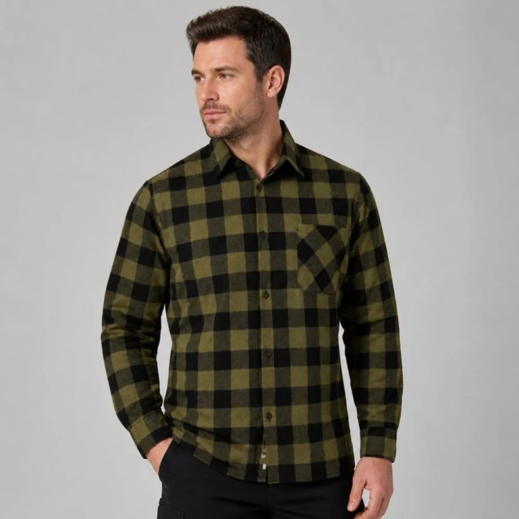 Koszula flanelowa JHK KOFL oliwkowa na modelu