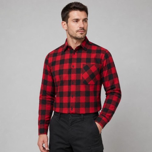 Koszula flanelowa JHK KOFL czerwona na modelu
