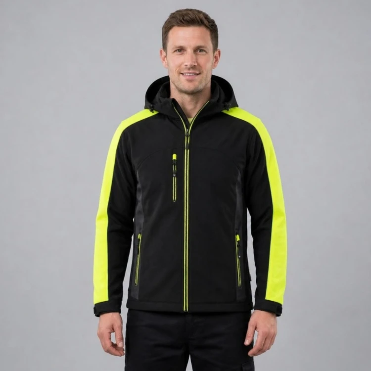 Kurtka softshell outdoor czarno-żółta na modelu